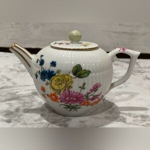 1985 Furstenberg Fine Porcelain Tea Pot Victoria and Albert Museum Franklin Mint